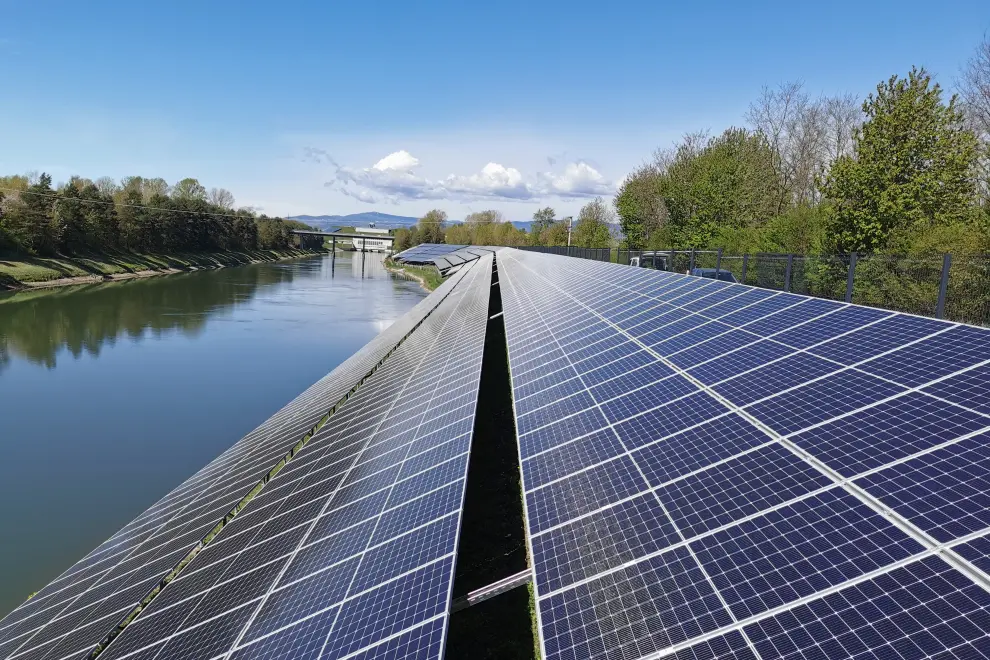 A solar power plant along the drainage canal of the Zlatoličje hydro power plant. Photo: Premogovnik Velenje