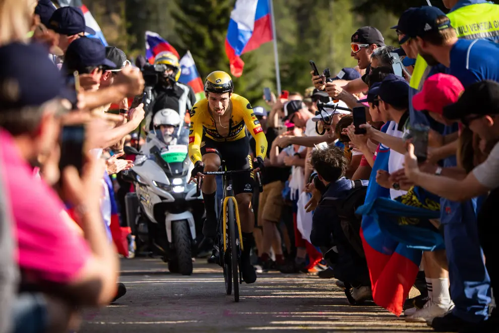 Slovenian fans cheer on Primož Roglič at the 2023 edition of the Giro. Photo: Anže Malovrh/STA