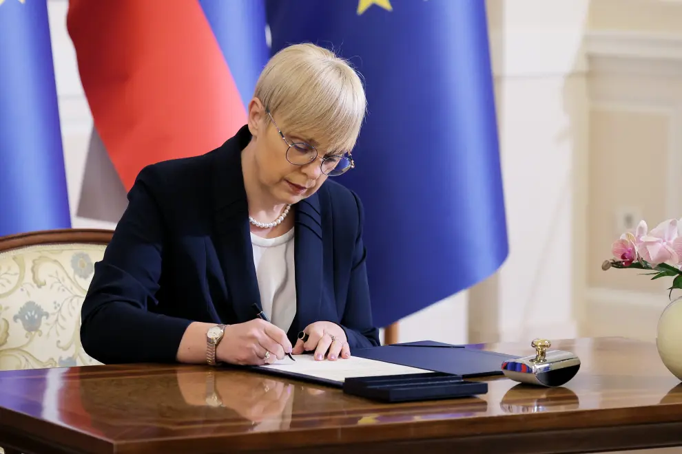 President Nataša Pirc Musar signs a writ for election of Slovenian members to the European Parliament. Photo: Daniel Novakovič/STA
