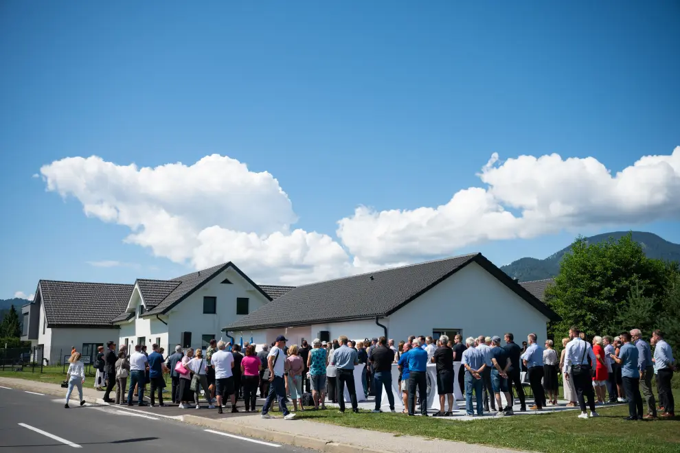The first new house built for the victims of the August 2023 floods is delivered to a family near Slovenj Gradec. Photo: Boštjan Podlogar/STA