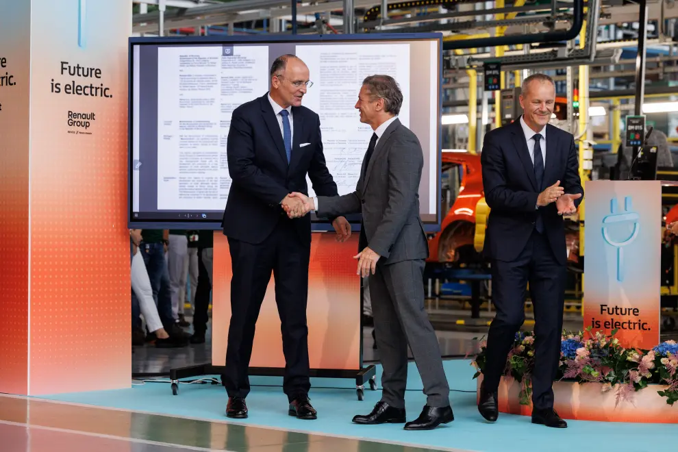 A memorandum of understanding signed to produce Renault's new electric Twingo model in Slovenia. Photo: Nebojša Tejić/STA