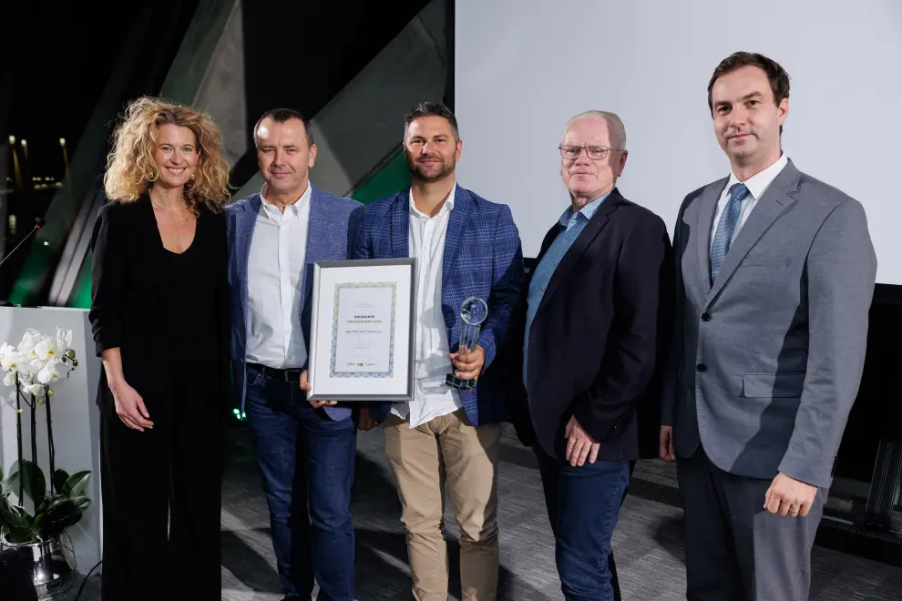 Nektar Natura CEO Tomaž Lah, ITM Worldwide head Par Johnson and SPIRIT Slovenija director Rok Capl (second, 4th and 5th from left) at the International Trade Management (ITM) award ceremony. Photo: Nebojša Tejić/STA