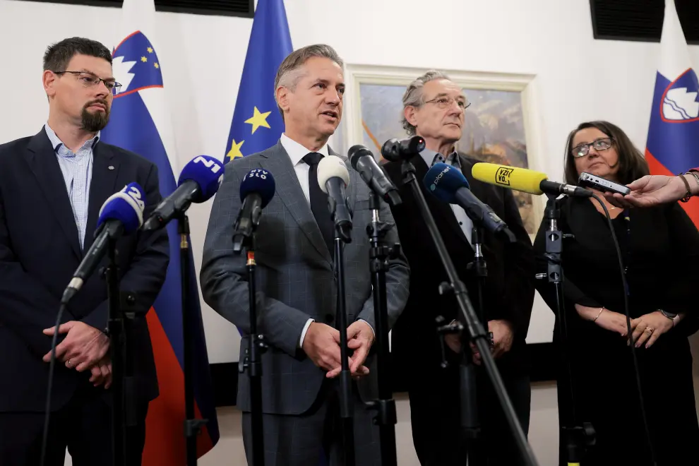 Prime Minister Robert Golob (centre) and main negotiators for the public sector trade unions address reporters after signing collective agreements. Photo: Daniel Novakovič/STA