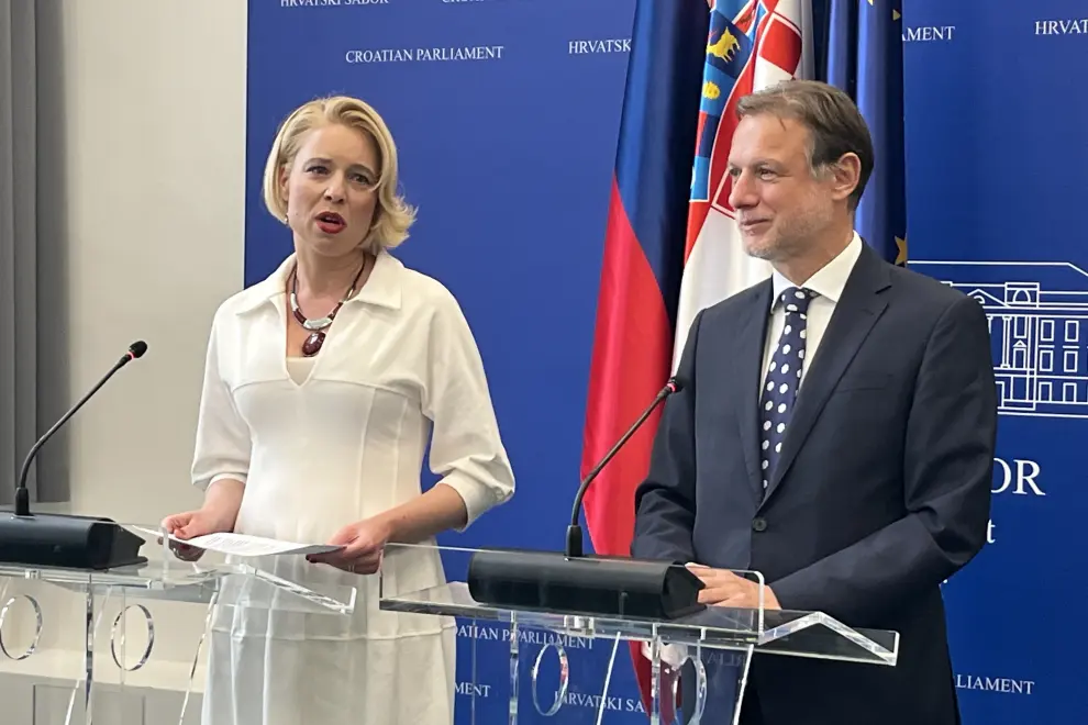 National Assembly President Urška Klakočar Zupančič and her Croatian counterpart Gordan Jandroković address reporters in Zagreb. Photo: Tina Bernik/STA