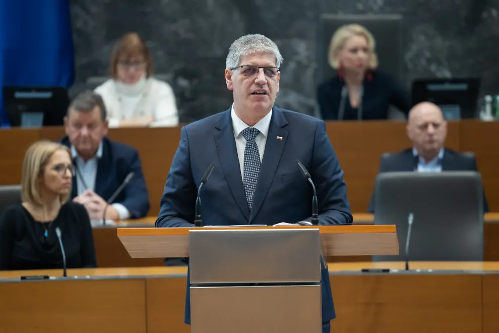 Interior Minister Boštjan Poklukar addresses the National Assembly as a motion of no confidence in him debated. Photo: Bor Slana/STA