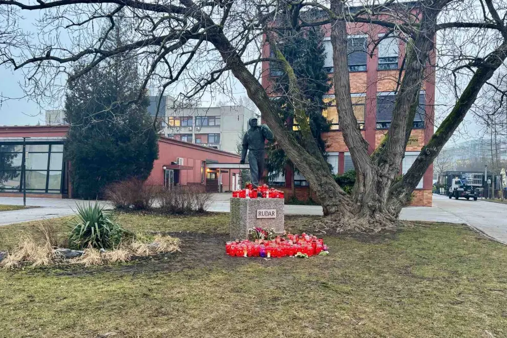 Candles and flowers at a statue of a miner in Velenje in tribute to the victims of the coal mine accident. Photo: Lili Pušnik/STA