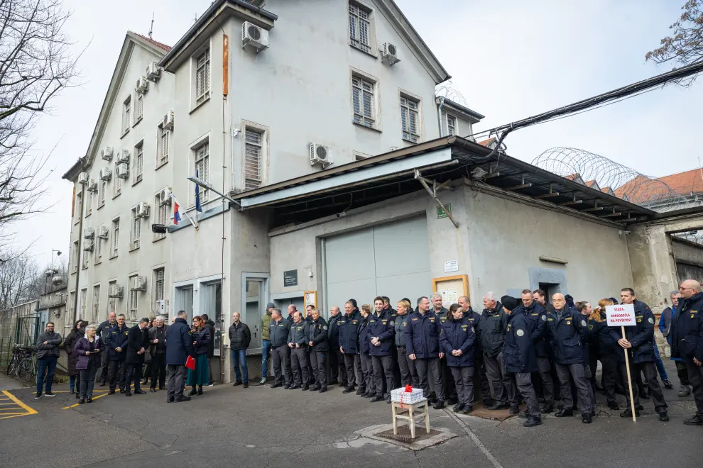 Staff at Ljubljana prison stage a protest. Photo: Bor Slana/STA