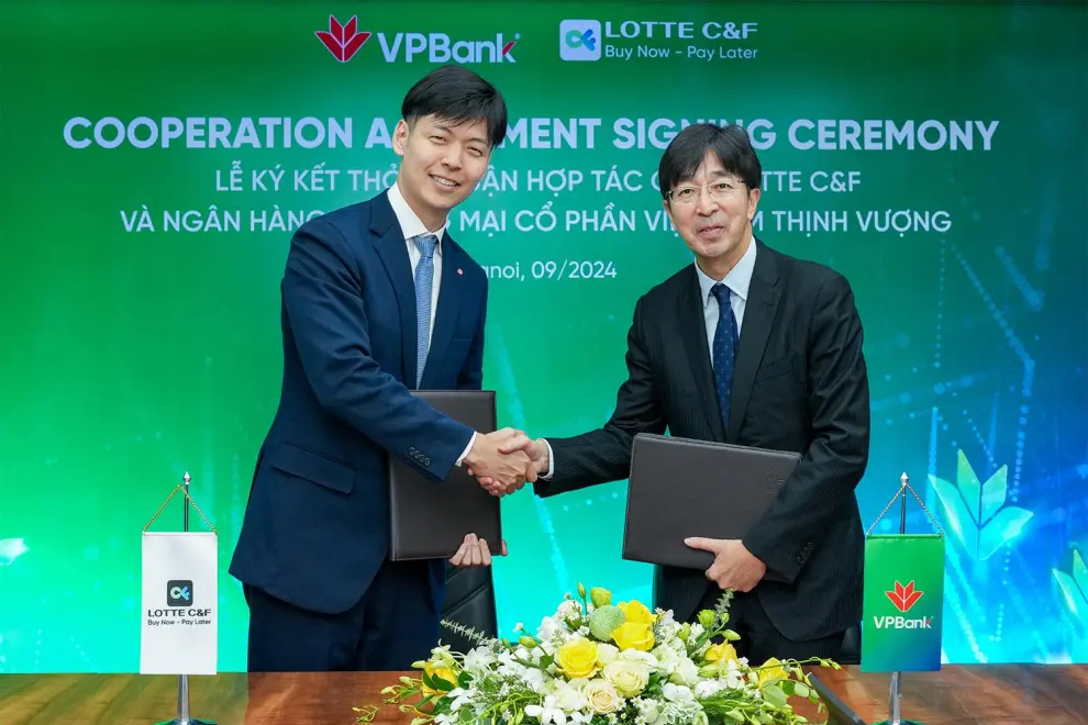 Representatives of VPBank & LOTTE C&F signed the MOU