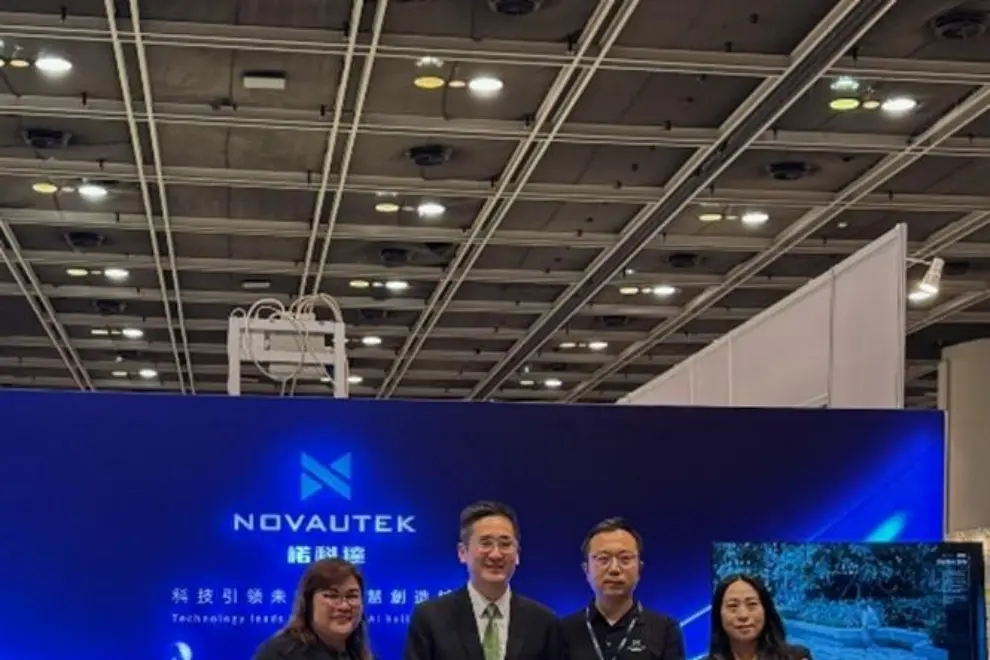 Photo 1: Dr. Chan Pak Li, Bernard, the Under Secretary for Commerce & Economic Development Bureau (Left second) attended Novautek's exhibition