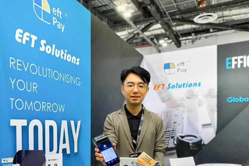 Mr. Andrew Lo Chun-kit, Chairman and CEO of eftPay (Asia) showcases the SaaS e-commerce solutions at eCommerce Expo Asia.