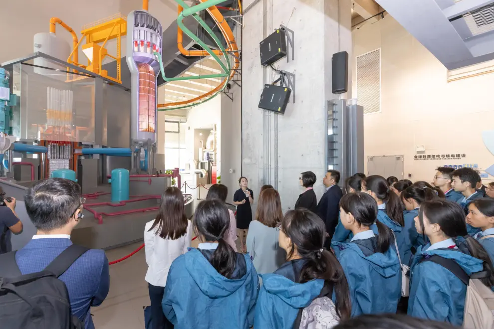 The students watch the Hualong One nuclear reactor model and other exhibits at the Daya Bay Nuclear Power Science and Technology Museum, learning about China's third-generation nuclear power technology.