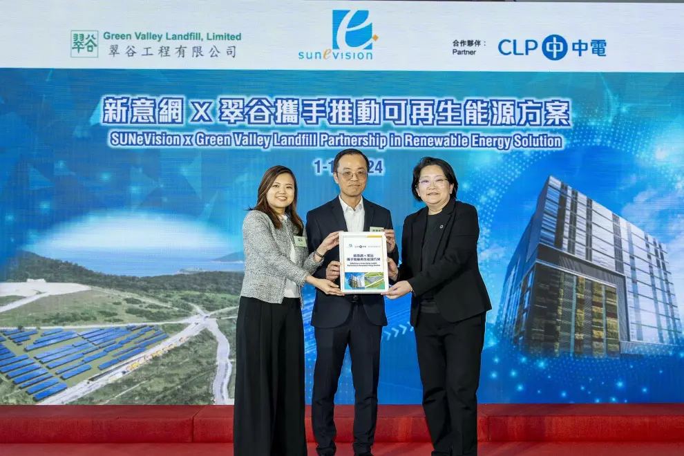 Ms Helen Lo (left), Director of Commercial at SUNeVision, receives a site-specific CLP Renewable Energy Certificate representing the environmental attributes generated by the solar farm, presented by Ms Lena Low (right), Senior Director of Customer Success and Experience at CLP Power, and Mr Carl Lai, Project Manager of GVL.