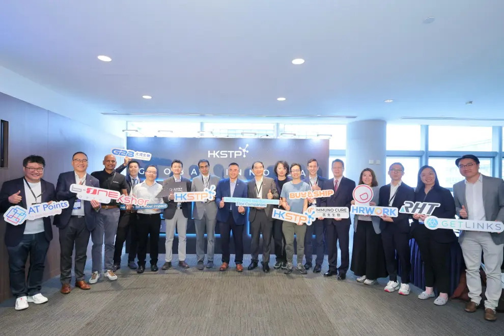 A group photo among Mr Eric Or, Acting Chief Corporate Development Officer of HKSTP (eighth from left) and HKSTP Elite Programme portfolio company representatives.