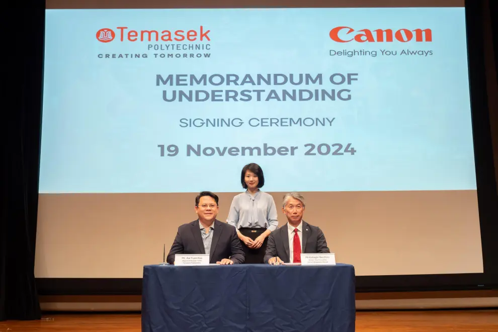 Canon Singapore and Temasek Polytechnic signing a Memorandum of Understanding to advance the security industry. From left to right: Mr. Aw Tuan Kee, Deputy Principal of Temasek Polytechnic, Ms. Sun Xueling, Minister of State, Ministry of Home Affairs & Ministry of Social and Family Development, and Mr. Norihiro Katagiri, Senior Vice President, Canon Singapore.