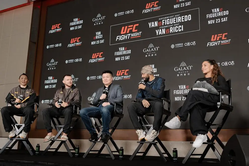 A press conference for UFC® FIGHT NIGHT MACAU: YAN vs. FIGUEIREDO was held on November 21 afternoon at the Galaxy International Convention Center banquet hall. The main and co-main event athletes Petr Yan (second from the left), Deiveson Figueiredo (second from the right), Yan Xiaonan (first from the left) and Tabatha Ricci (first from the right) were in attendance to speak to media.