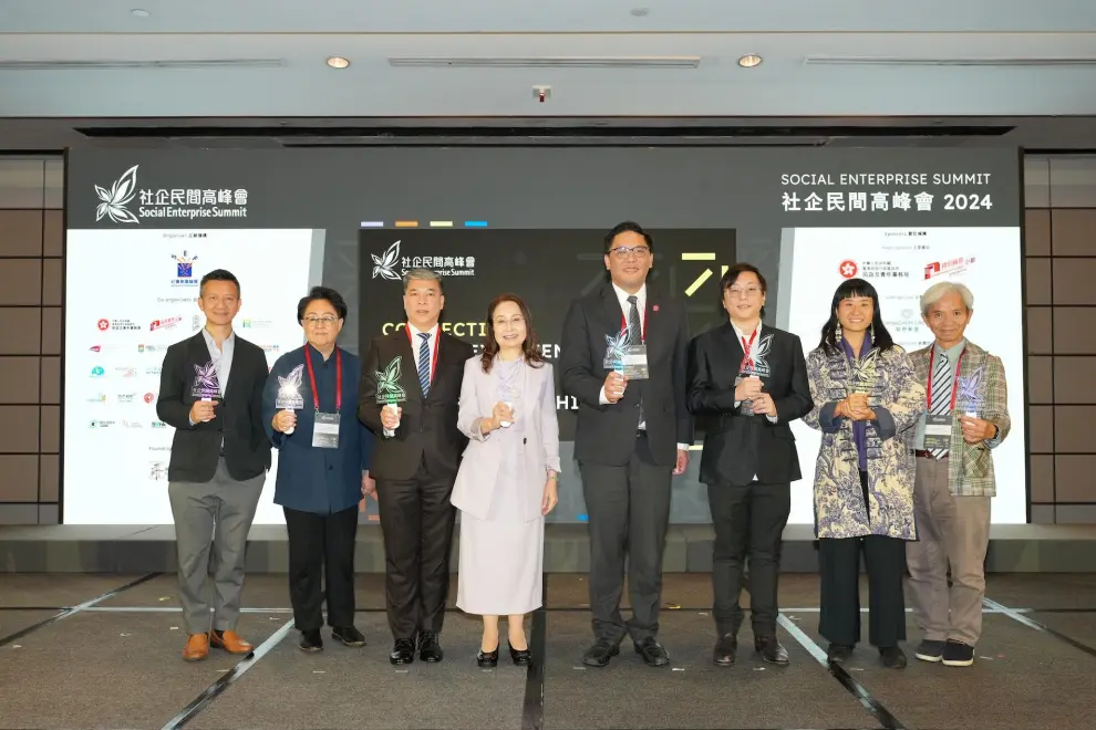 (From left to right) Mr. Francis Ngai and Ms. Ada Wong, JP, Deputy Chairs of the Organizing Committee of the Hong Kong Social Enterprise Summit; Mr. Alan Cheung, MH, Member of the Organizing Committee; Ms. Rebecca Choy Yung and Dr. CA Tse, Co-chairs of the Committee; Mr. Clarence Leung, Under Secretary for Home and Youth Affairs; Ms. Dorothy Lam; and Mr. Timothy Ma, MH, JP, Deputy Chair of the Committee, attended the SES 2024 Opening Session.