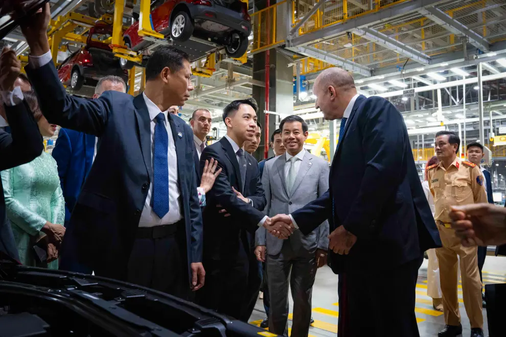 President of the Republic of Bulgaria, H.E. Rumen Radev was invited to experience VinFast's state-of-the-art automotive manufacturing complex.