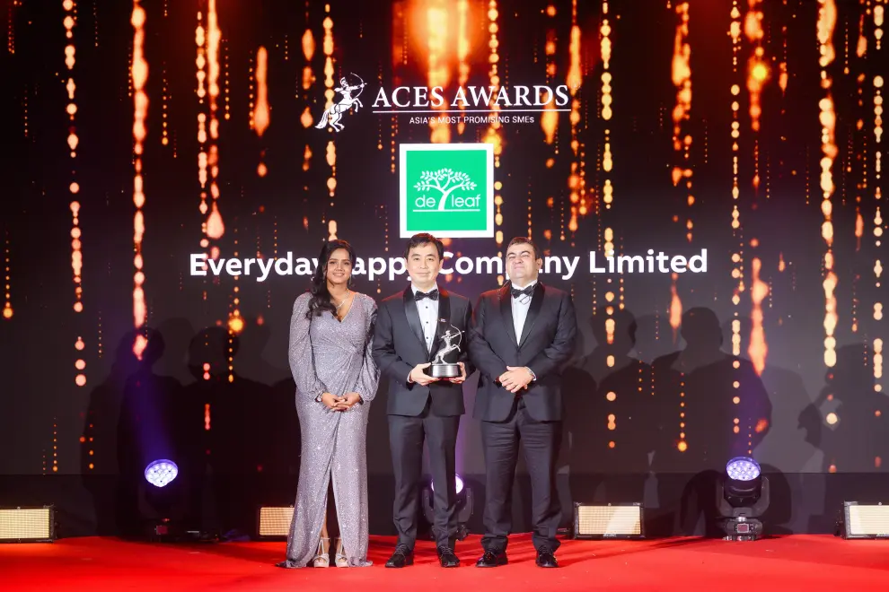 Mr. Supachai Jupanish, General Manager of Everydayhappy Company Limited (centre), proudly receives the Asia's Most Promising SMEs award at the ACES Awards 2024. The accolade was presented by Dr. Shanggari Balakrishnan, President of the ACES Awards (left), and Mr. Luis Bueno Nieto, Advisor to the ACES Council (right), celebrating the company's exceptional growth and visionary leadership in the SME sector.