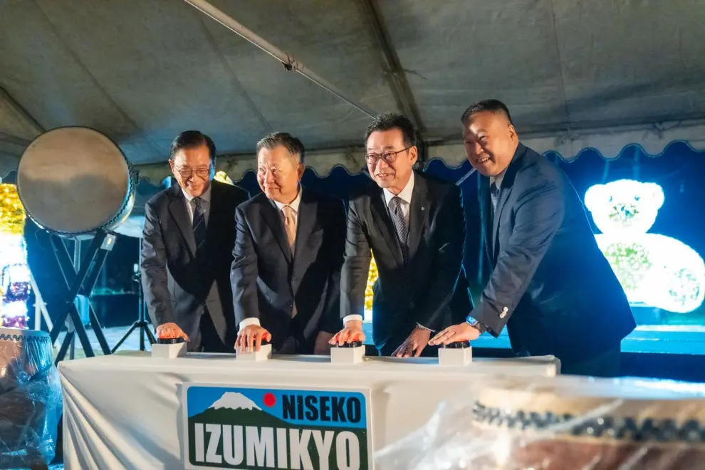 Jeffrey Lam, Golden Resources Development International Limited's Group Independent Non-executive Director; Lam Kwing Chee, Group Executive Chairman; Kutchan Mayor Kazushi Monji; and Lam Sai Ho, Group Chief Executive Officer, celebrated the launch of the Niseko Hirafu Arts and Cultural Association with a lighting ceremony.