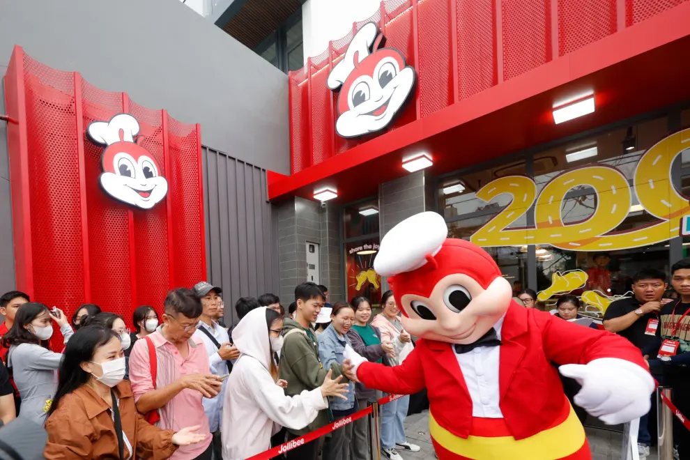 Jollibee greets fans as Jollibee Vietnam inaugurates its 200th store-Jollibee's biggest store network outside the Philippines.