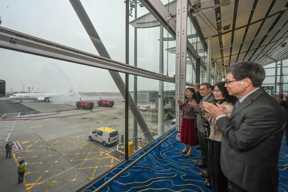 The C919 aircraft receives a water salute at Hong Kong International Airport and warm welcome by Secretary for Transport and Logistics Mable Chan (first left).