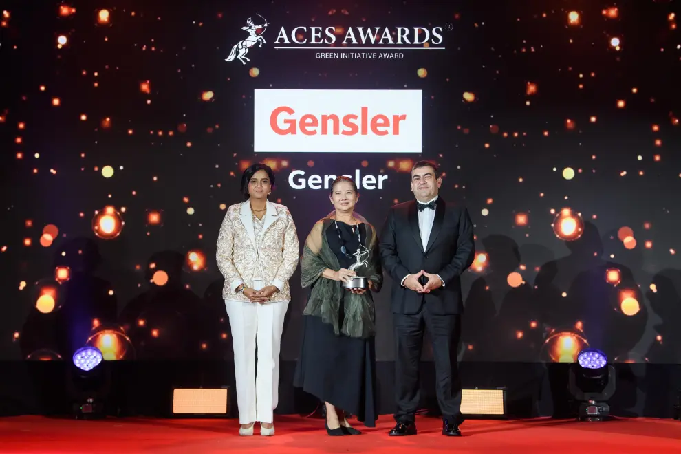 Tanya Suvannapong, Principal and Design Director of Gensler (centre), receiving the award in recognition of Gensler's contributions to advancing sustainable design across the APME region.