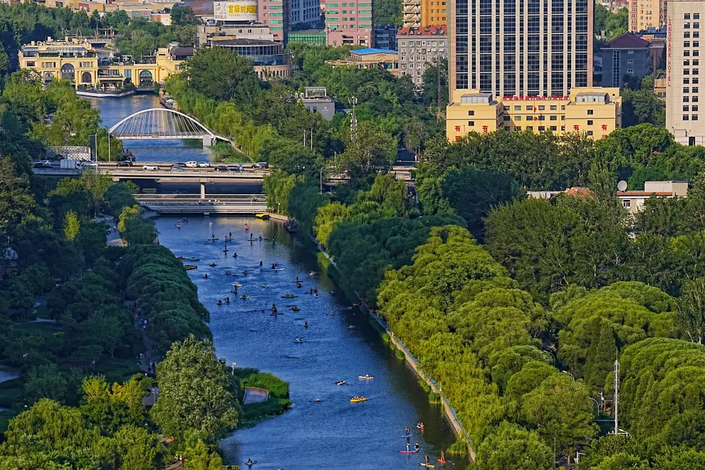 Chaoyang District of Beijing is dedicated to establishing a world-class "Two Rivers, One Belt" waterfront economic zone.