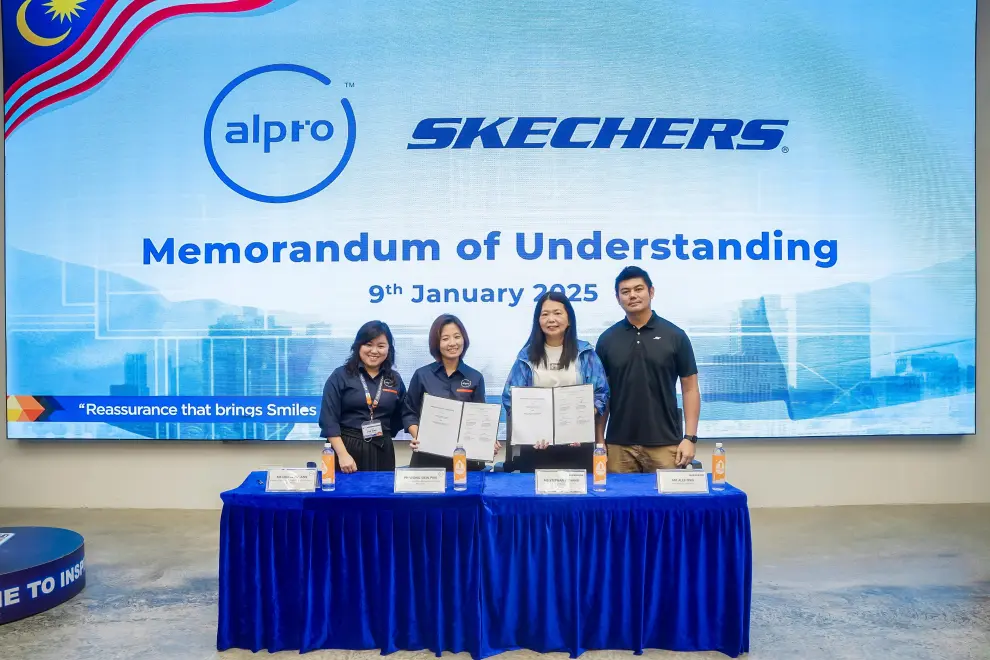 (From left: Ms. Joe Ann Chong (Branding Promotion & Trade Marketing Manager of Alpro Group), Ms. Wong Siew Piin (Operation Director of Alpro Group), Stephanie Chang (Senior General Manager of Skechers Malaysia), Alex Ong (Sales Account Manager of Skechers Malaysia) )