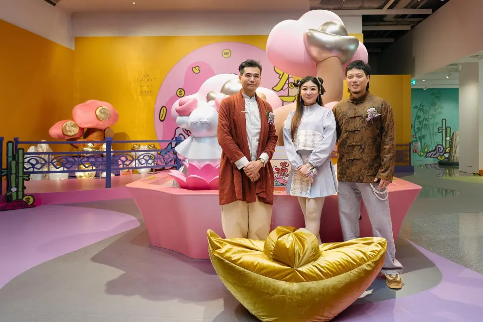 Curator Mr. Gary Mok, artists Sanchia Lau and Ray Chan have joined forces for the first time to merge their well acclaimed artistic IPs - Wishing Doll and Shake Money Tree.