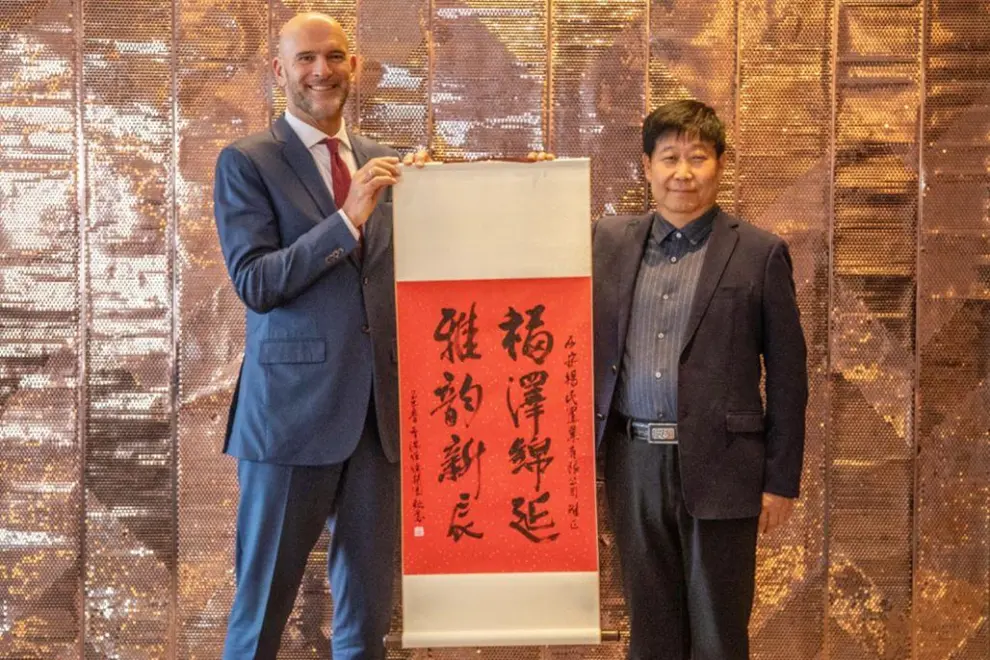 Celebrating the signing of the Artyzen Xi'an hotel management agreement, Mr. Rogier Verhoeven, Executive Director and President of the Group Hospitality Division, Shun Tak Holdings Limited presents to Mr. Yang Zengtian, Chairman of Xi'an Yang's Real Estate with a scroll of elegant cursive Chinese calligraphy signifying good fortune, marking the beginning of a strategic partnership to develop a luxury hotel that celebrates Xi'an's unique cultural heritage and modern charm.