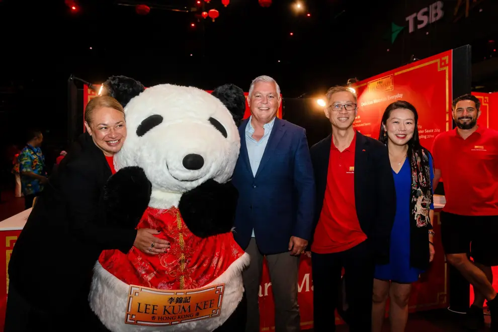 [from Left to Right] Tory Whanau, Wellington Mayor; Mark Mitchell, Minister for Ethnic Communities Hon of New Zealand.; Vincent Wong, President - APAC of Lee Kum Kee; Nancy Lu, Member of Parliament in New Zealand