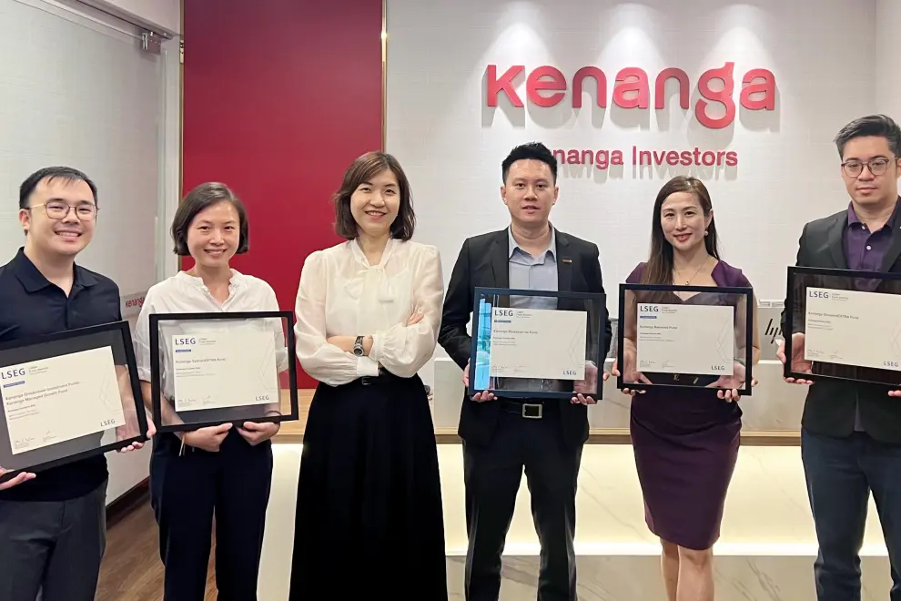 From left to right: Brandon Ong, Portfolio Manager; Low Pei Yee, Portfolio Manager; Lee Sook Yee, Chief Investment Officer; Cristopher Kok, Head, Equities; Dawne Chin, Portfolio Manager; and Muhammad Nur Azmi Bin Abdul Aziz Al-Akbar, Portfolio Manager.