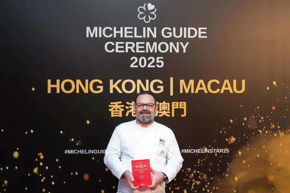 For a standout ten consecutive years, 8½ Otto e Mezzo BOMBANA at Galaxy Macau has held its Michelin one-star honor. The new Executive Chef Marino D'Antonio accepted the award on behalf the team.