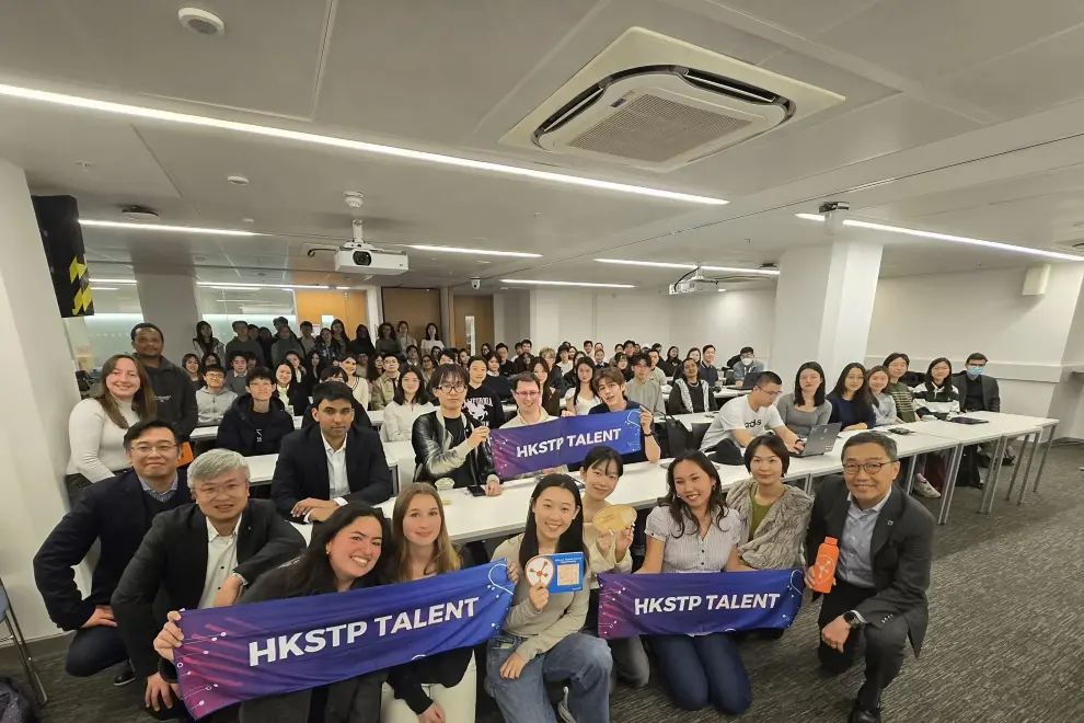 The delegation from HKSTP visit multiple universities ranked among the world's top 10 in the UK and hold multiple sharing sessions on campus to engage in face-to-face interactions with local students.