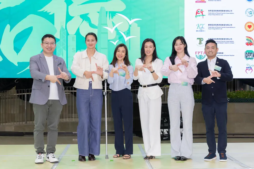 Mr. Ricky Choi, Director of Smart Living at Cyberport (far left), and Mr. Arthur Lam, Founder and CEO of Negawatt (far right), posed with distinguished speakers, including Ms. Stephanie Au, five-time Olympic swimmer (second from right); Ms. Camille Cheng, Hong Kong swimmer (second from left); Ms. Piano Mok (third from right); and Ms. Lydia Chan (third from left).