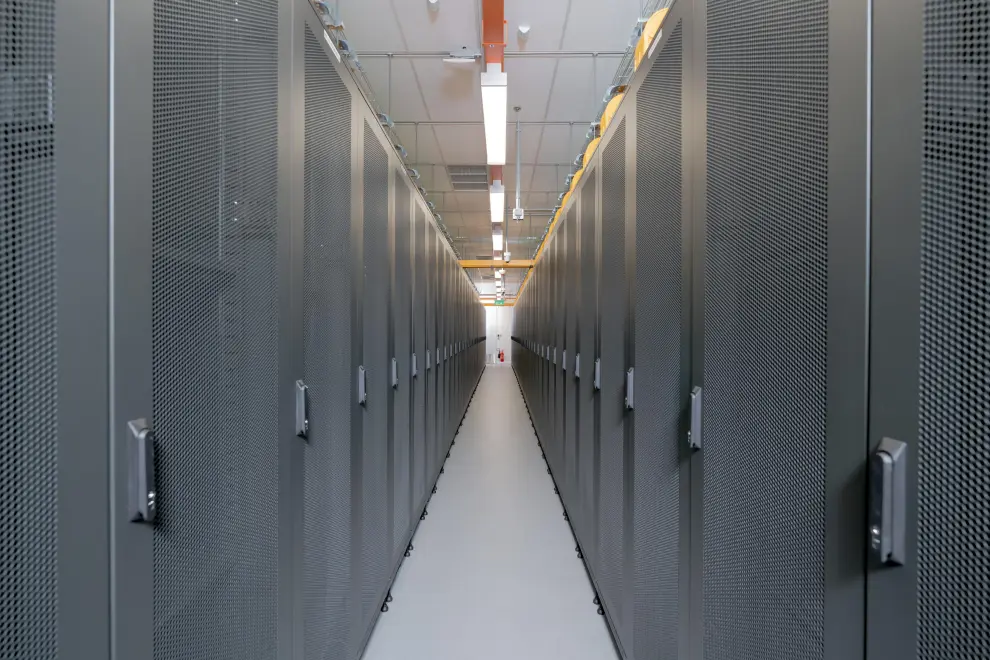 The infrastructure of SUNeVision MEGA IDC Phase One is highly resilient, with multiple backup power systems to ensure ultra-low latency and uninterrupted operations.