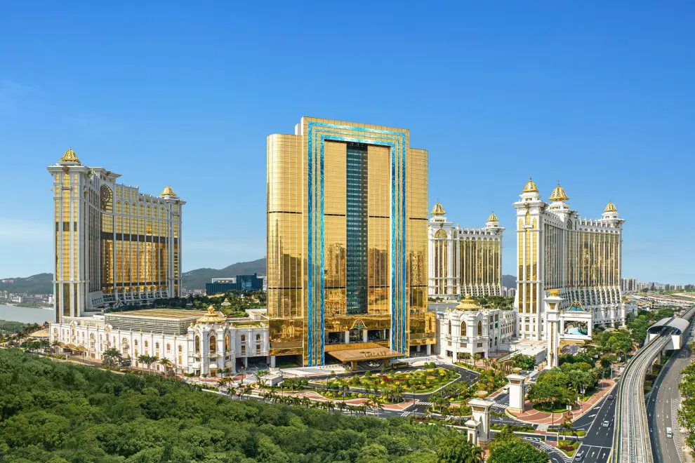Galaxy Macau boasts eight world-renowned luxury hotels and access to Grand Resort Deck is complimentary for hotel guests.