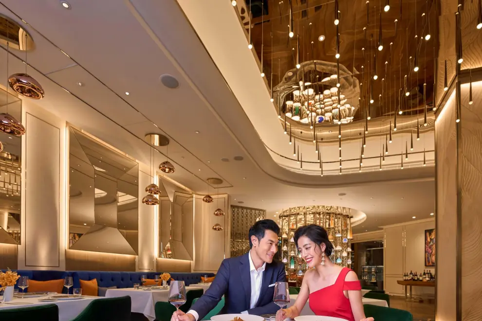 Galaxy Macau offers a wide variety of gastronomic delights with over 120 dining options from Michelin dining to authentic delicacies.