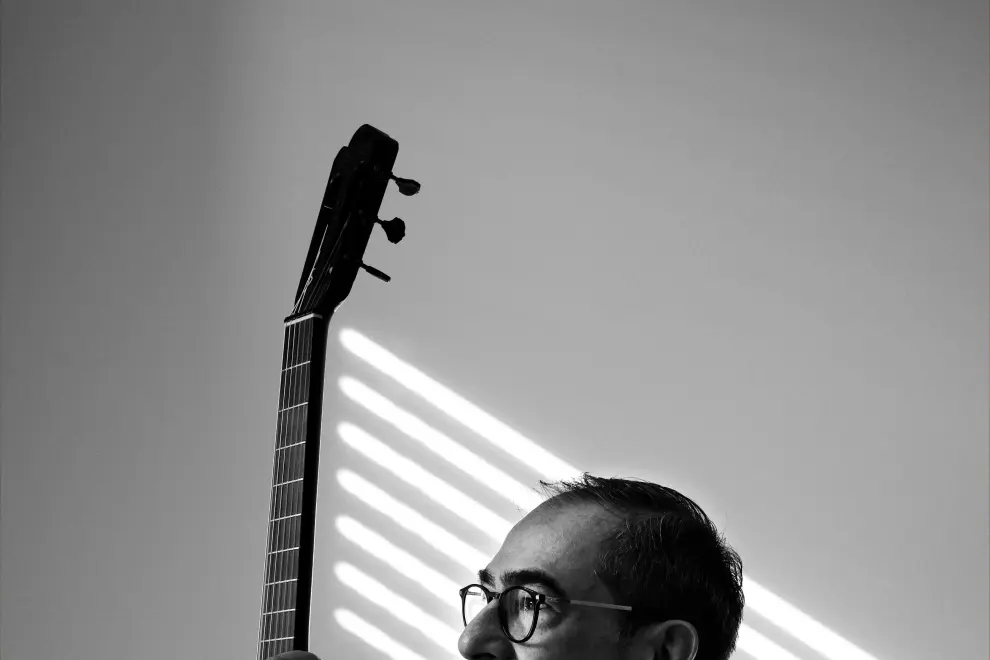 The Argentinean/French conductor and guitarist Pablo Márquez is regarded as one of the most accomplished musicians of our time.