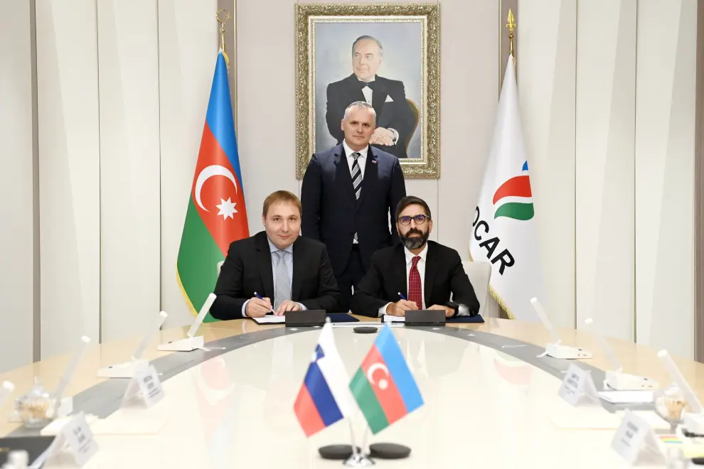 Energy Minister Bojan Kumer oversees signing of a memorandum of understanding between Slovenia's Geoplin and State Oil Company of Azerbaijan. Photo: X profile of the Ministry of the Environment, Climate and Energy,