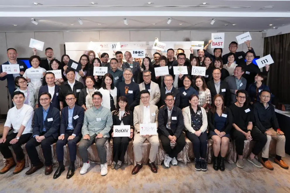 Mrs. CHO LAI Suk Ha, Lowell (front row, fifth from left), Acting Commissioner for Cultural and Creative Industries, Mr. Ball CHEUNG (front row, middle), President of the Industrial Designers Society of Hong Kong, the Assessment & Advisory Panel of the 3rd Edition of ReMIX Creative Business Partnership Programme, the ten premium brands and ten Hong Kong designers, sponsors and supporting organisations are attending the New Product Launch Ceremony.