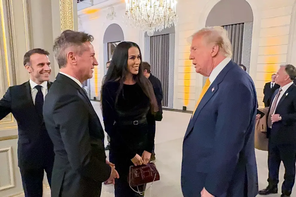 Prime Minister Robert Golob meets US President-elect Donald Trump on the sidelines of the Notre Dame reopening ceremony. Photo: Golob's office